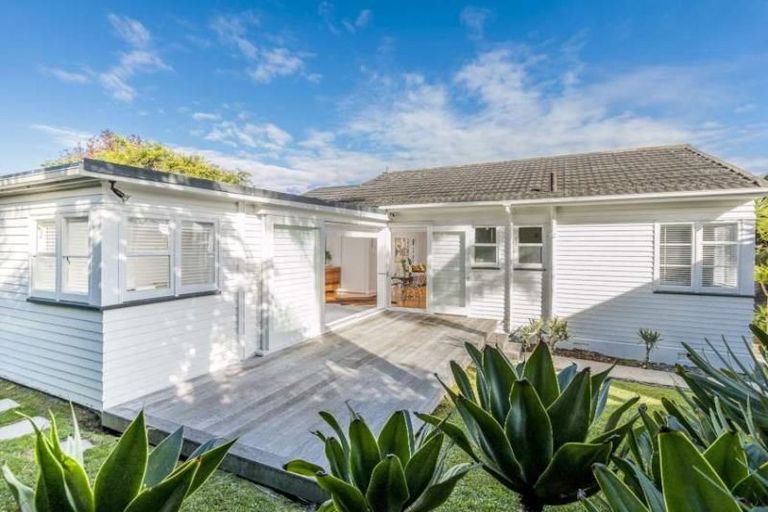 Photo of property in 20 Tirotai Crescent, Westmere, Auckland, 1022