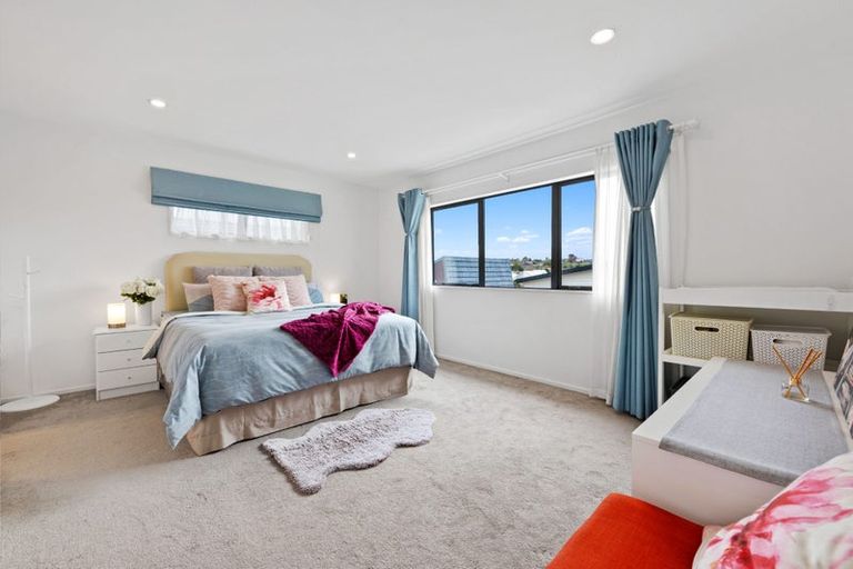 Photo of property in 142c Prince Regent Drive, Half Moon Bay, Auckland, 2012