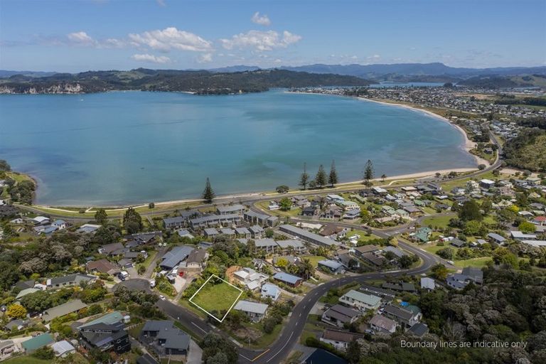 Photo of property in 13 Puriri Place, Whitianga, 3510