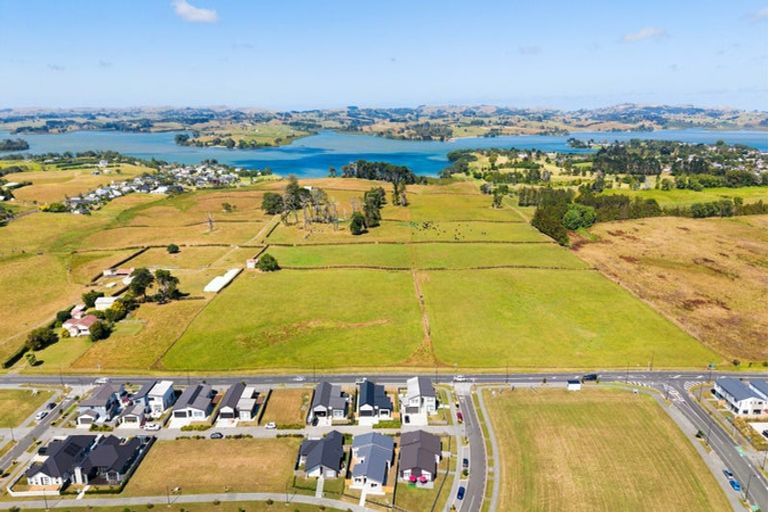 Photo of property in 17 Uatoto Road, Clarks Beach, 2122