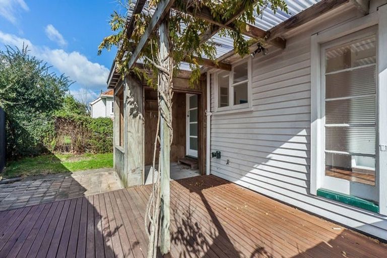 Photo of property in 104a Lake Road, Belmont, Auckland, 0622