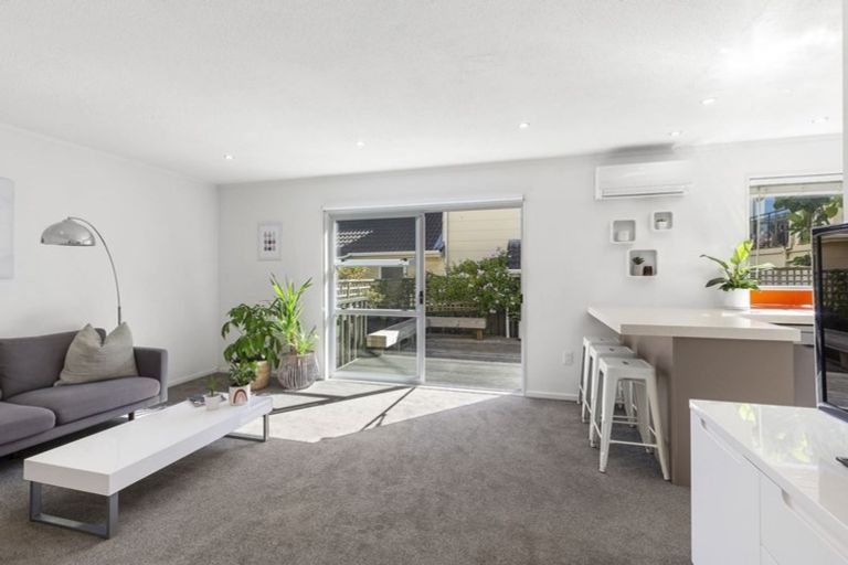 Photo of property in 5a Duke Street, Mount Victoria, Wellington, 6011