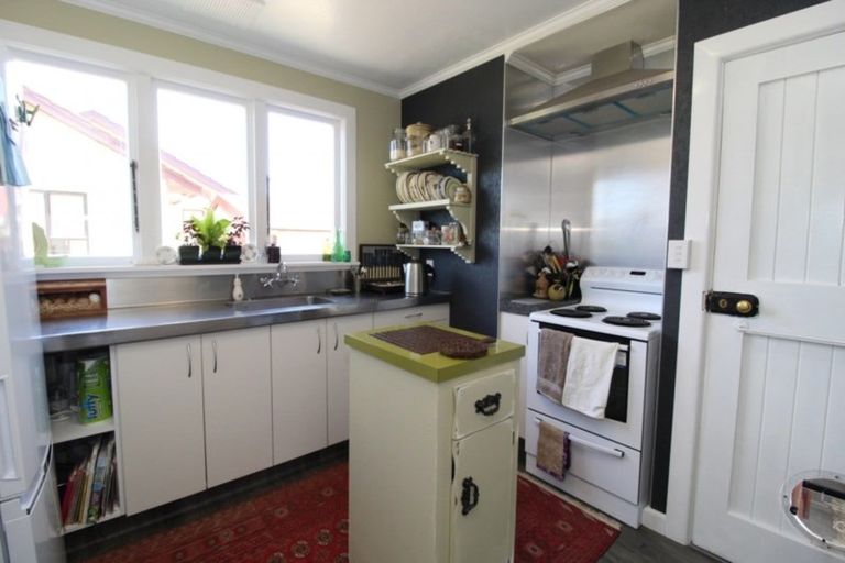 Photo of property in 4 Moorhouse Street, Waimate, 7924