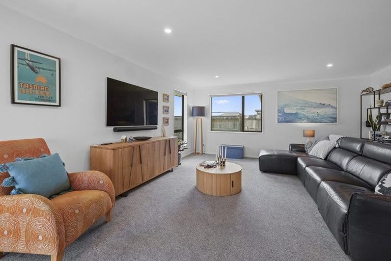 Photo of property in 18 Piharau Crescent, Hurdon, New Plymouth, 4310