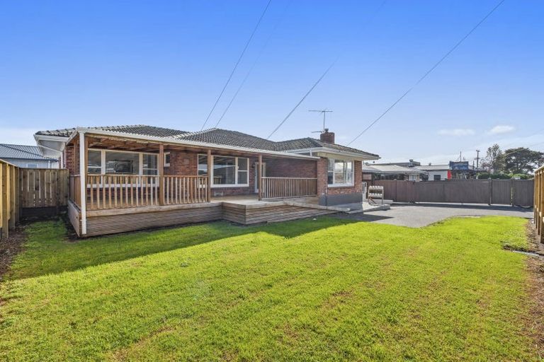 Photo of property in 70 Clevedon Road, Papakura, 2110