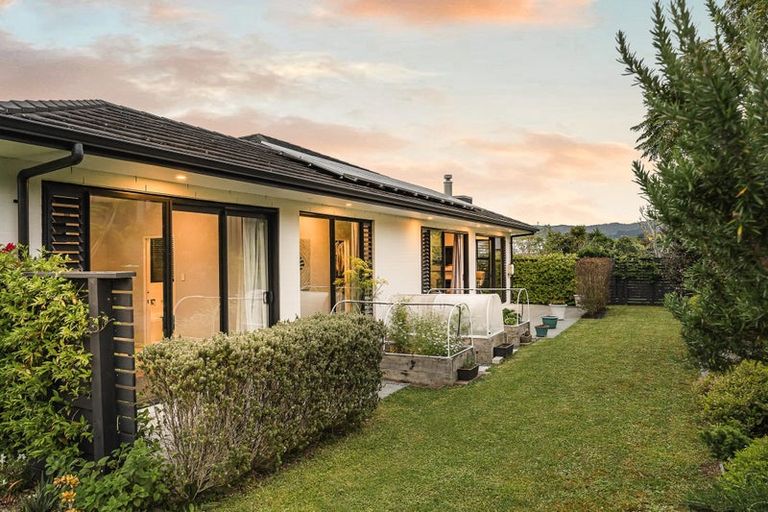 Photo of property in 18 Awanui Crescent, Matakana, 0985