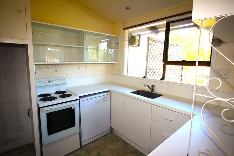 Photo of property in 1/6 Bond Crescent, Forrest Hill, Auckland, 0620