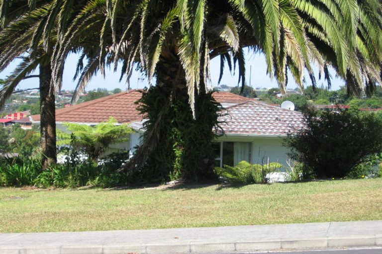 Photo of property in 27 Barker Rise, Northcross, Auckland, 0632