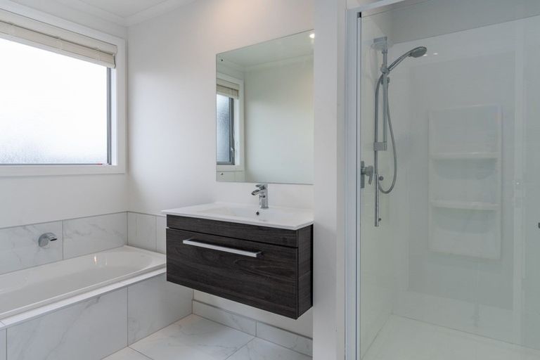 Photo of property in 101 Johnstone Drive, Fitzherbert, Palmerston North, 4410