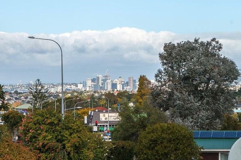 Photo of property in 606 Glenfield Road, Bayview, Auckland, 0629