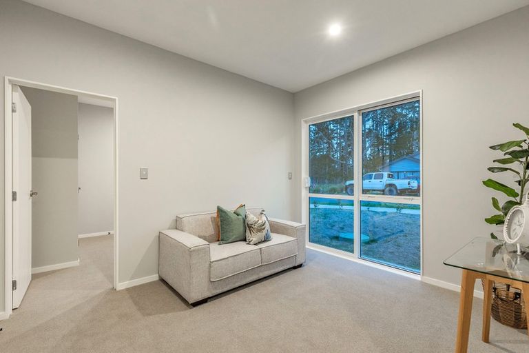 Photo of property in 17 Konoba Avenue, Kumeu, 0810