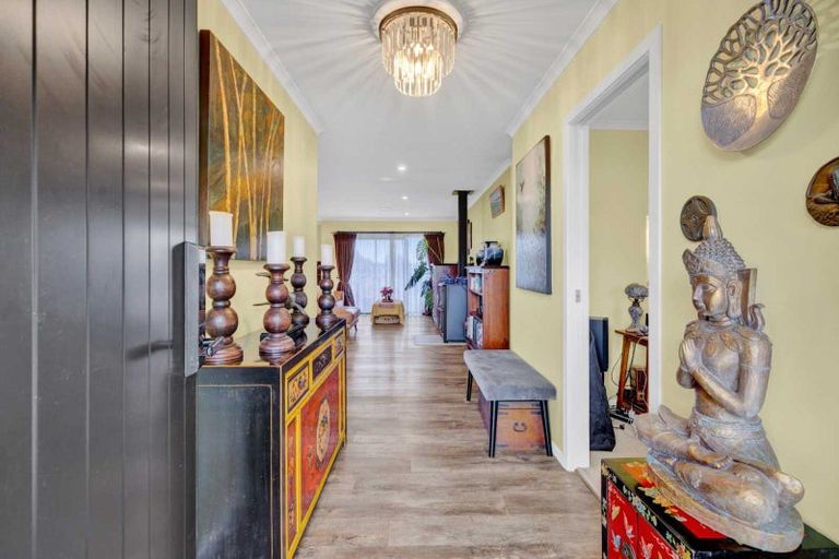 Photo of property in 2 Te Ara Karoiroa Road, Hurford, New Plymouth, 4374