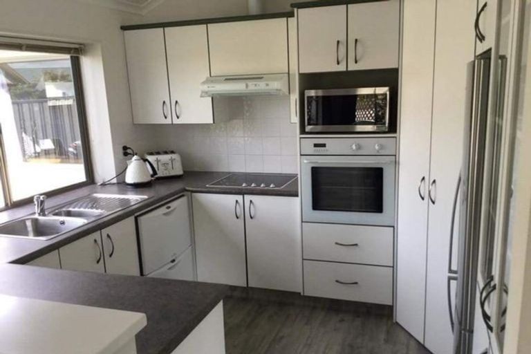 Photo of property in 16 Claridge Place, Taradale, Napier, 4112