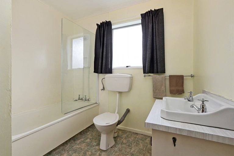 Photo of property in 82 Wynyard Crescent, Tamatea, Napier, 4112