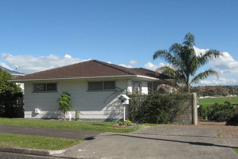 Photo of property in 28 Lewisham Street, Highland Park, Auckland, 2010