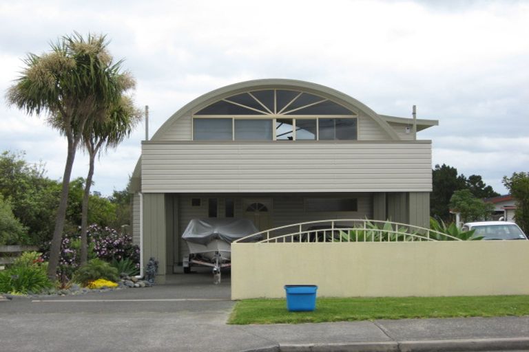 Photo of property in 1391 Whangaparaoa Road, Army Bay, Whangaparaoa, 0930