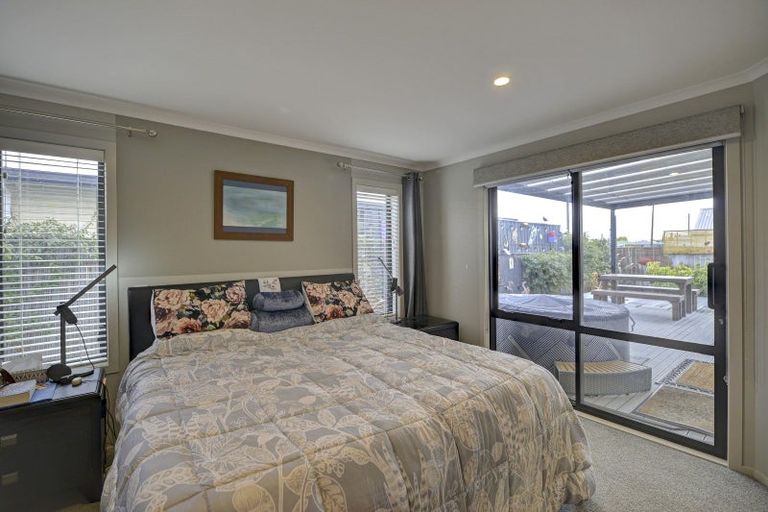 Photo of property in 2 Devon Lane, Carterton, 5713