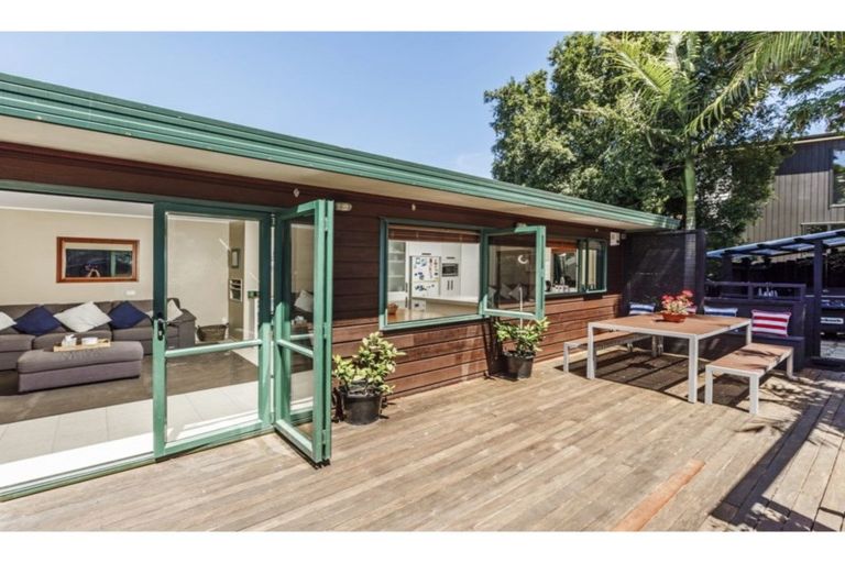 Photo of property in 1/50 Nigel Road, Browns Bay, Auckland, 0630