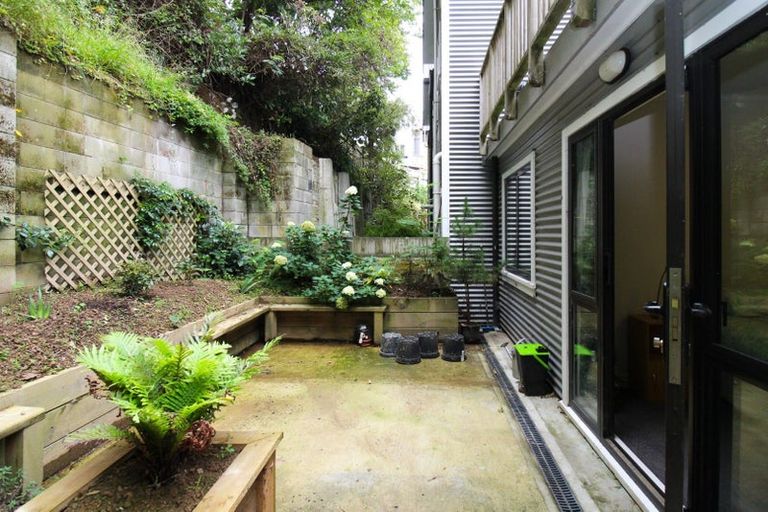 Photo of property in 10/162 Aro Street, Aro Valley, Wellington, 6021