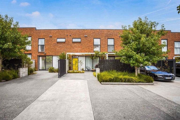 Photo of property in 8 Uku Lane, Hobsonville, Auckland, 0616