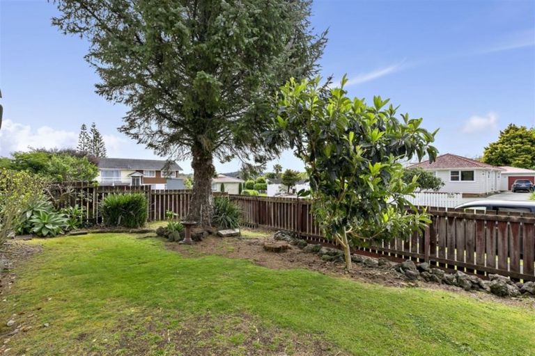 Photo of property in 1/23 Poinsettia Place, Henderson, Auckland, 0610