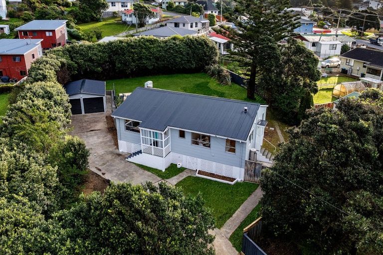 Photo of property in 4 Taupiri Crescent, Titahi Bay, Porirua, 5022