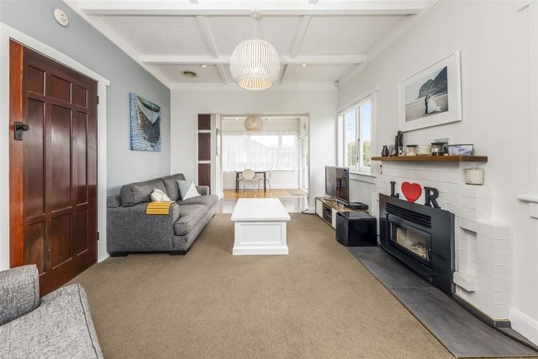 Photo of property in 2 Manse Road, Pahurehure, Papakura, 2113