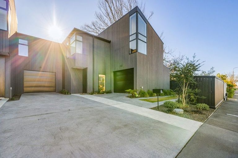 Photo of property in 93 Innes Road, St Albans, Christchurch, 8052