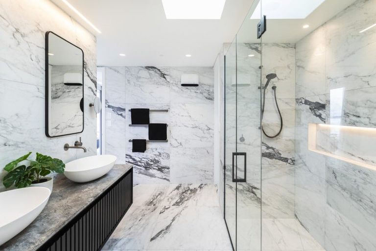 Photo of property in 15 Omeo Crescent, Redcliffs, Christchurch, 8081