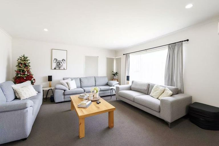 Photo of property in 1/11 Keswick Close, Northpark, Auckland, 2013