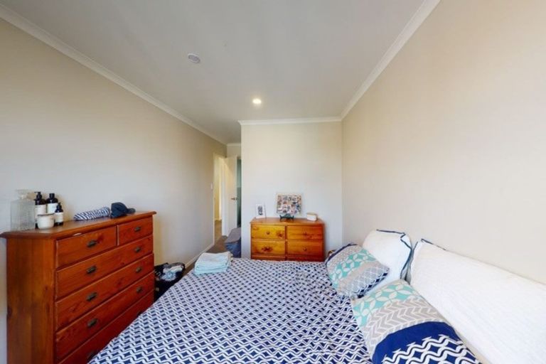 Photo of property in 23 Stitchbird Crescent, Papakura, 2110