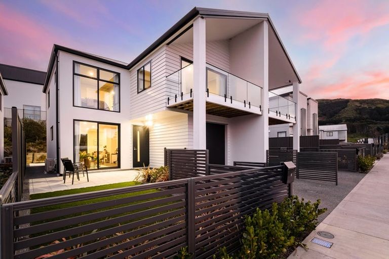 Photo of property in 5 Koreke Close, Kenepuru, Porirua, 5022