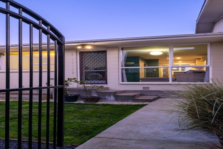 Photo of property in 2/97 Champion Street, Edgeware, Christchurch, 8013