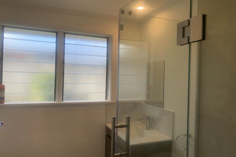 Photo of property in 143 Edmonton Road, Te Atatu South, Auckland, 0610