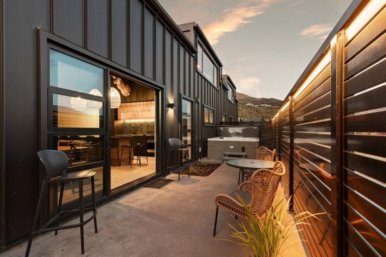 Photo of property in 2 Brodie Avenue, Arrowtown, 9302