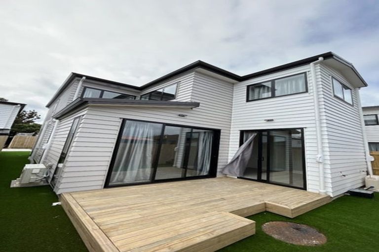 Photo of property in 4/535 Swanson Road, Ranui, Auckland, 0612