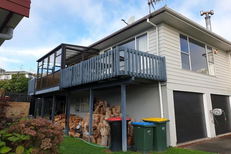 Photo of property in 2 Naver Place, Papakowhai, Porirua, 5024