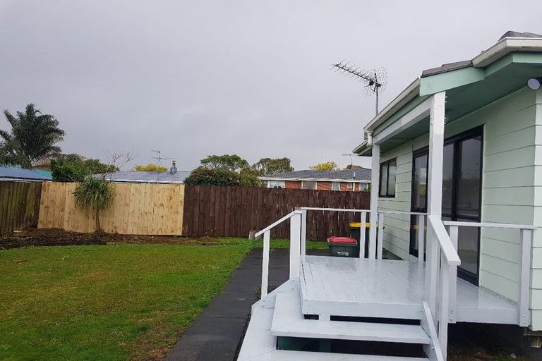 Photo of property in 2/21 Beeston Crescent, Manurewa, Auckland, 2102