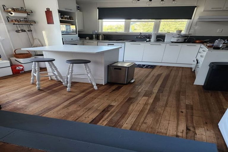 Photo of property in 10 Paraekaretu Street, Hunterville, 4730