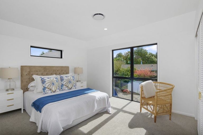 Photo of property in 17 Kingham Place, Avonhead, Christchurch, 8042