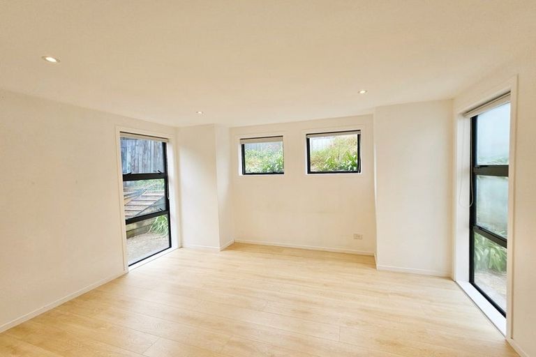 Photo of property in 137 Wiseley Road, West Harbour, Auckland, 0618