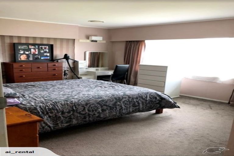 Photo of property in 3 Larne Avenue, Pakuranga Heights, Auckland, 2010