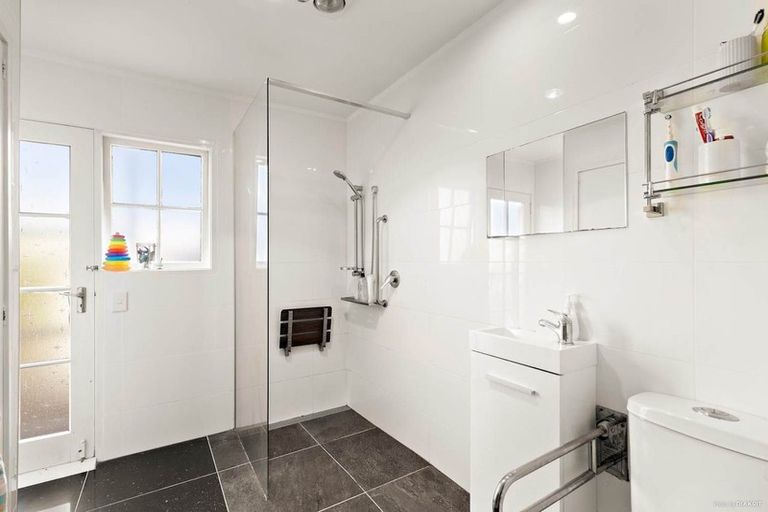 Photo of property in 73 Hutchinsons Road, Bucklands Beach, Auckland, 2014