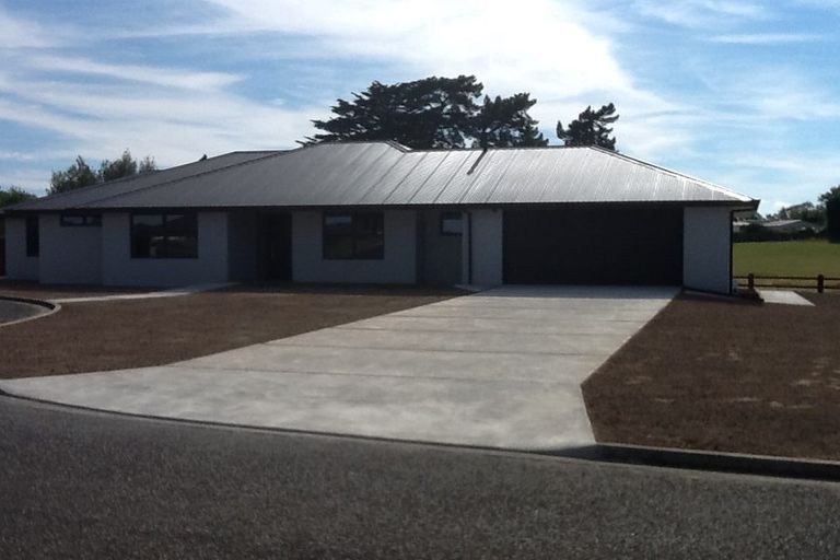 Photo of property in 10 Hanalin Drive, Marton, 4710