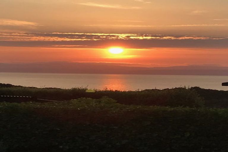 Photo of property in 1 Peregrine Place, Kinloch, Taupo, 3377