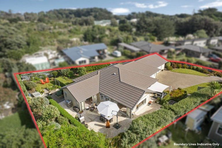 Photo of property in 11 Byron Brown Place, Otaki Beach, Otaki, 5512