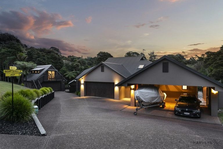 Photo of property in 19 Cochran Road, Oratia, Auckland, 0604