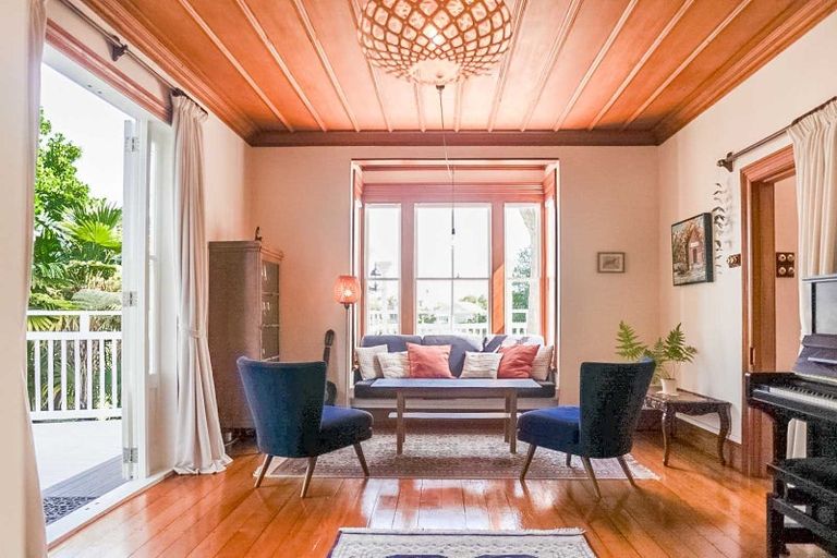 Photo of property in 5 Corry Avenue, Bluff Hill, Napier, 4110