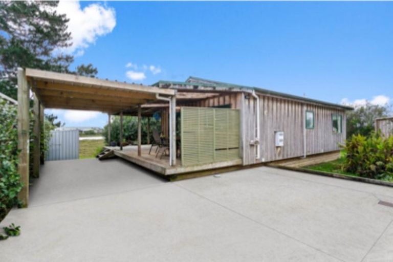 Photo of property in 60 Cobham Crescent, Kelston, Auckland, 0602