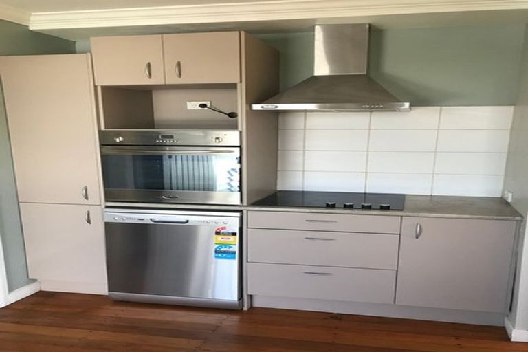 Photo of property in 39 Paritutu Road, Spotswood, New Plymouth, 4310